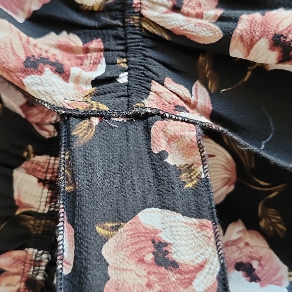 Forever 21 black/floral tie-front top - Picture 8 of 12